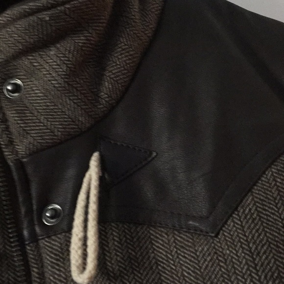 Vest - Picture 3 of 6